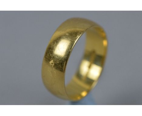AN 18CT WEDDING BAND, ring size W, approximate weight 8.9 grams