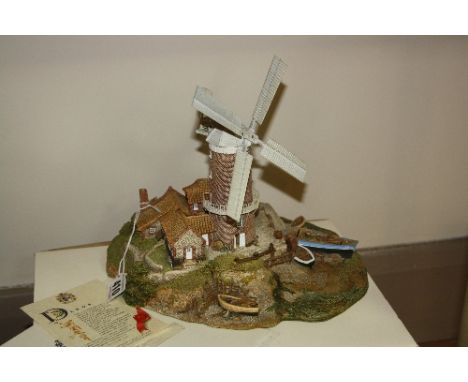 A BOXED LIMITED EDITION LILLIPUT LANE SCULPTURE, modelled as 'Cley-next-the Sea' No.2292/3000 (with certificate and extra rea