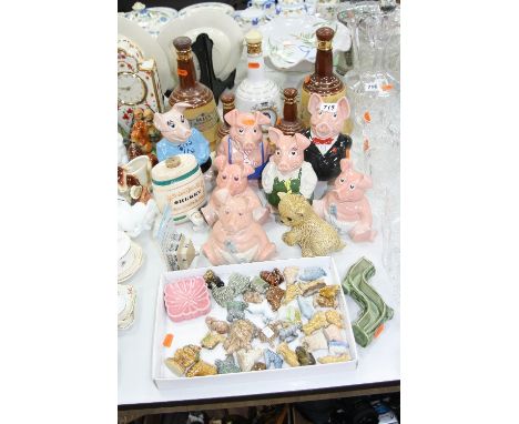 A QUANTITY OF WADE, to include Nat West Piggy Banks, whisky bells, whimsies, etc