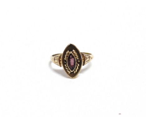 AN EARLY 20TH CENTURY ROSE GOLD AND GARNET SINGLE STONE RING the marquise-cut garnet rub-over set within a rope-twist and pla