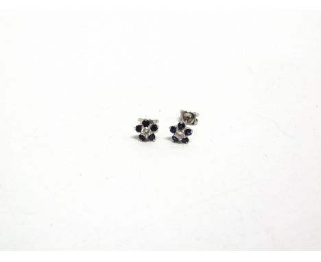 A PAIR OF MODERN 18CT WHITE GOLD, SAPPHIRE AND DIAMOND CLUSTER STUD EARRINGS each centred with a small round brilliant diamon