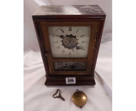 SMALL WOOD CASE AMERICAN STYLE MANTEL CLOCK