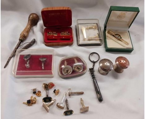 TUB WITH MISC CUFF LINKS, A STITCHING TOOL & TIE TACS