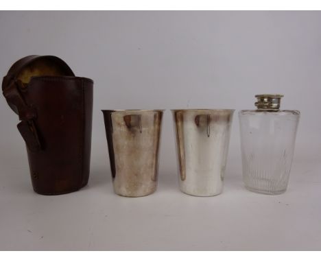 Early 20th century glass spirit flask with EPNS crew top and two tumblers in brown leather case with carry strap, H15cm   Con