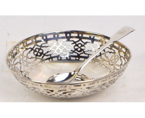 A George V hallmarked silver circular dish with ornamental pierced work to the sides, William Hair Haseler, Birmingham 1910, 