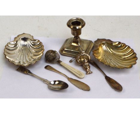 A small group of variously hallmarked silver items including a pair of Edward VII hallmarked silver scallop shaped butter dis