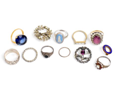 A small group of costume jewellery comprising various rings to include a 9ct gold and silver cluster ring, a silver and flora