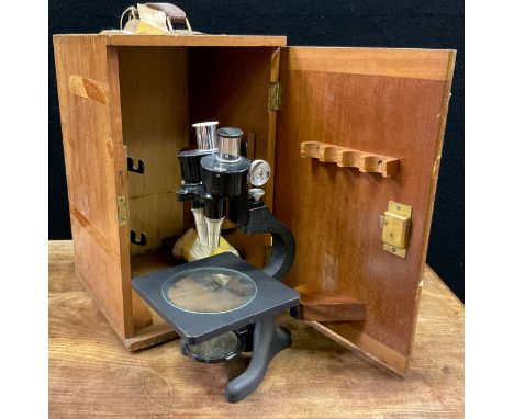 A Stereoscopic microscope, ‘Binomax’ model, by R &amp; J Beck, of London, cased, c.1960. 