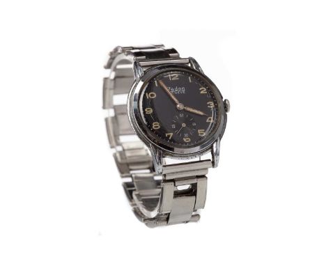 GENTLEMAN'S ZEDON GENEVE CHROME PLATED MANUAL WIND WRIST WATCH,the round black dial with Arabic hour markers, outer seconds t