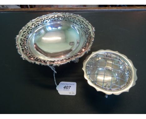 An Edwardian silver dish having pierced border decoration on three pad feet, Sheffield hallmarks 1908, 9.6 troy ounces, toget