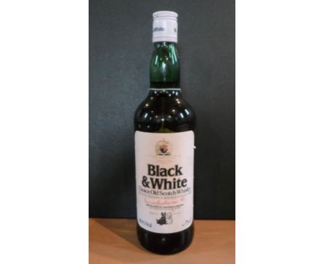 A bottle of Black & White Choice Old Scotch Whisky, 1970's bottling, 75cl, 40% vol.