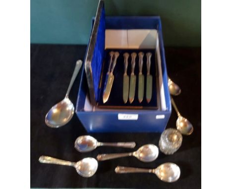 An Edwardian topped silver dressing table pot, circular with scroll chased cover, Birmingham  1906, together with a set of si