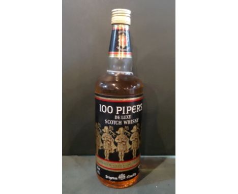 A bottle of 100 Pipers De Luxe Scotch Whisky, old bottling, 75cl, 40% vol.