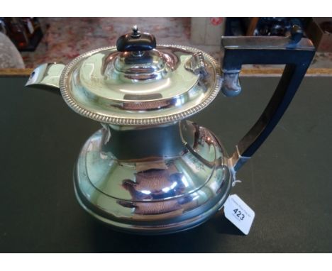 A large silver coffee pot fitted with original strainer, Sheffield hallmarks 1924, 25 troy ounces including handle.