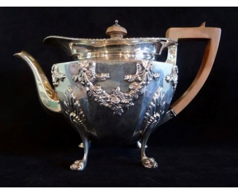 An Edwardian silver teapot on four paw supports, Sheffield hallmarks for Roberts & Belk Ltd, 1909.