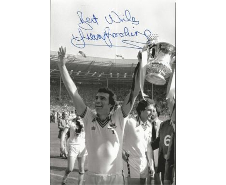 Trevor Brooking 1980, B/W 12 x 8 photo Depicting West Hams Winning Goal Scorer Trevor Brooking Holding Aloft The FA Cup After