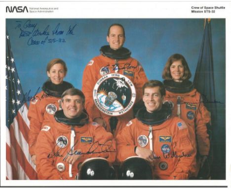 Space Shuttle STS 32 crew signed 10 x 8 colour photo. Inscribed to Gary Best Wishes from the crew of STS32. Signed by Daniel 