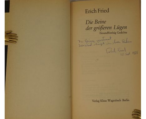 Fried, Erich. Konvolut von sechs signierten Werken in ersten Ausgaben aus der Reihe Quarthefte. 21,5 x 13 cm. Schwarze OBrosc