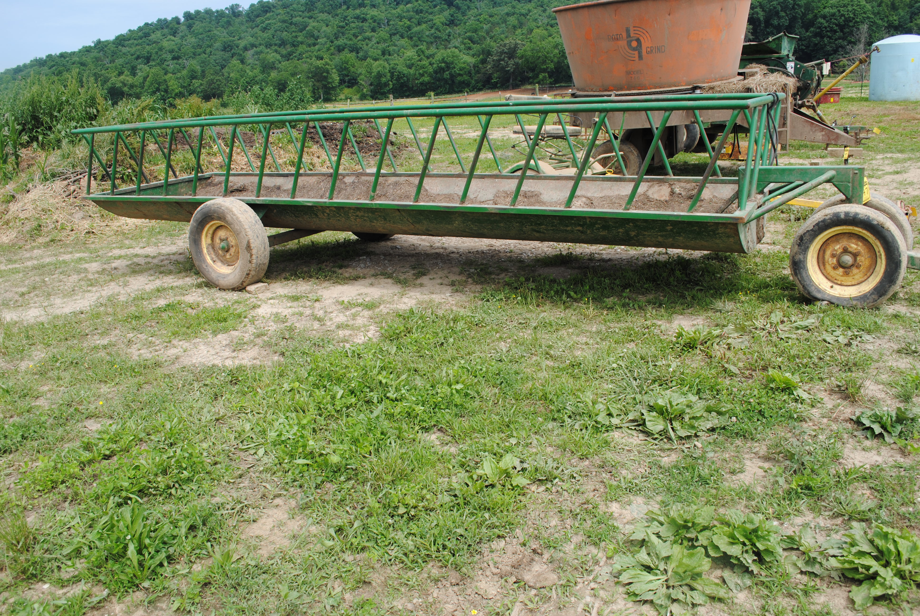 STOLTZFUS FEEDER WAGON