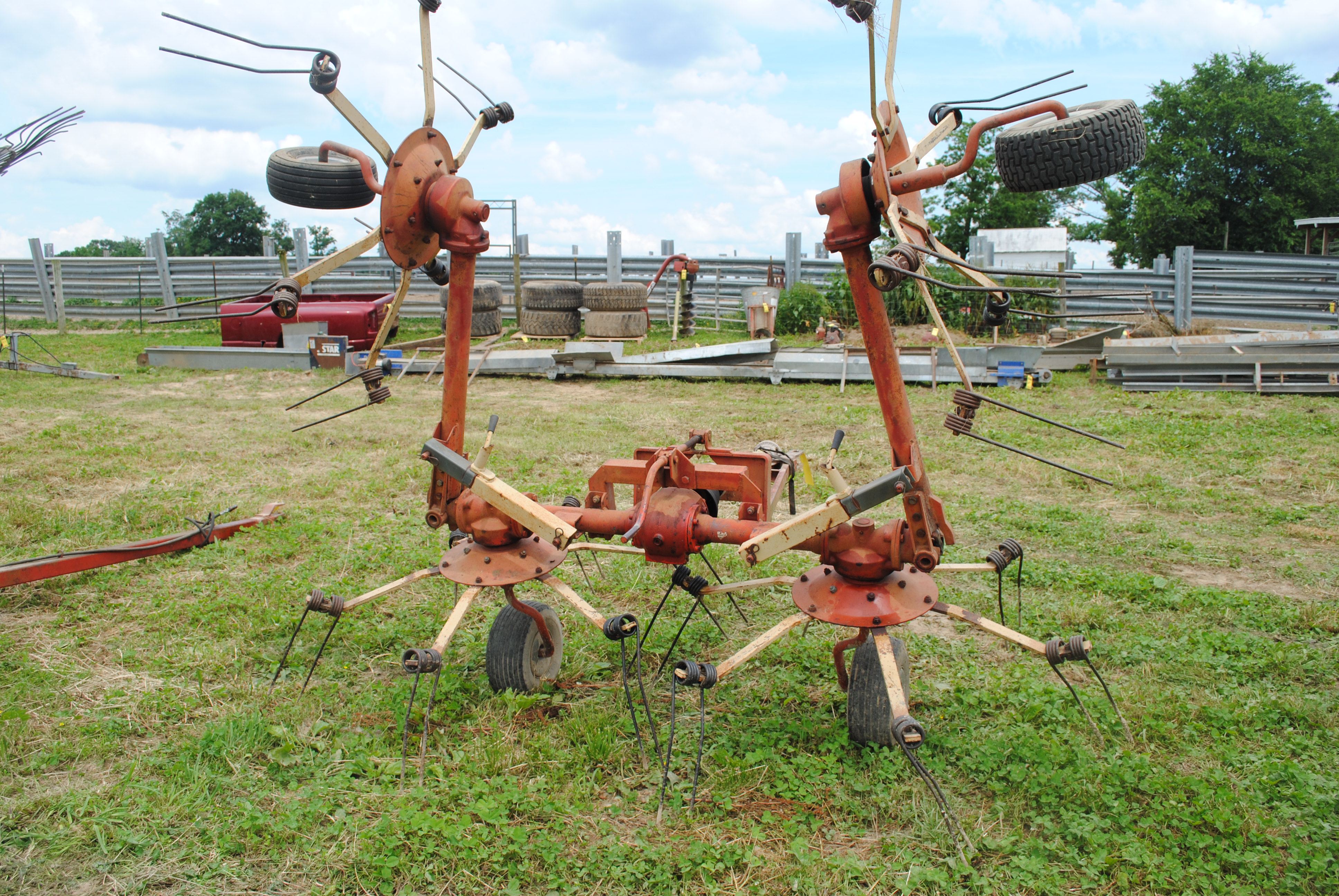 NEW IDEA HAY TEDDER WITH (4) BASKETS