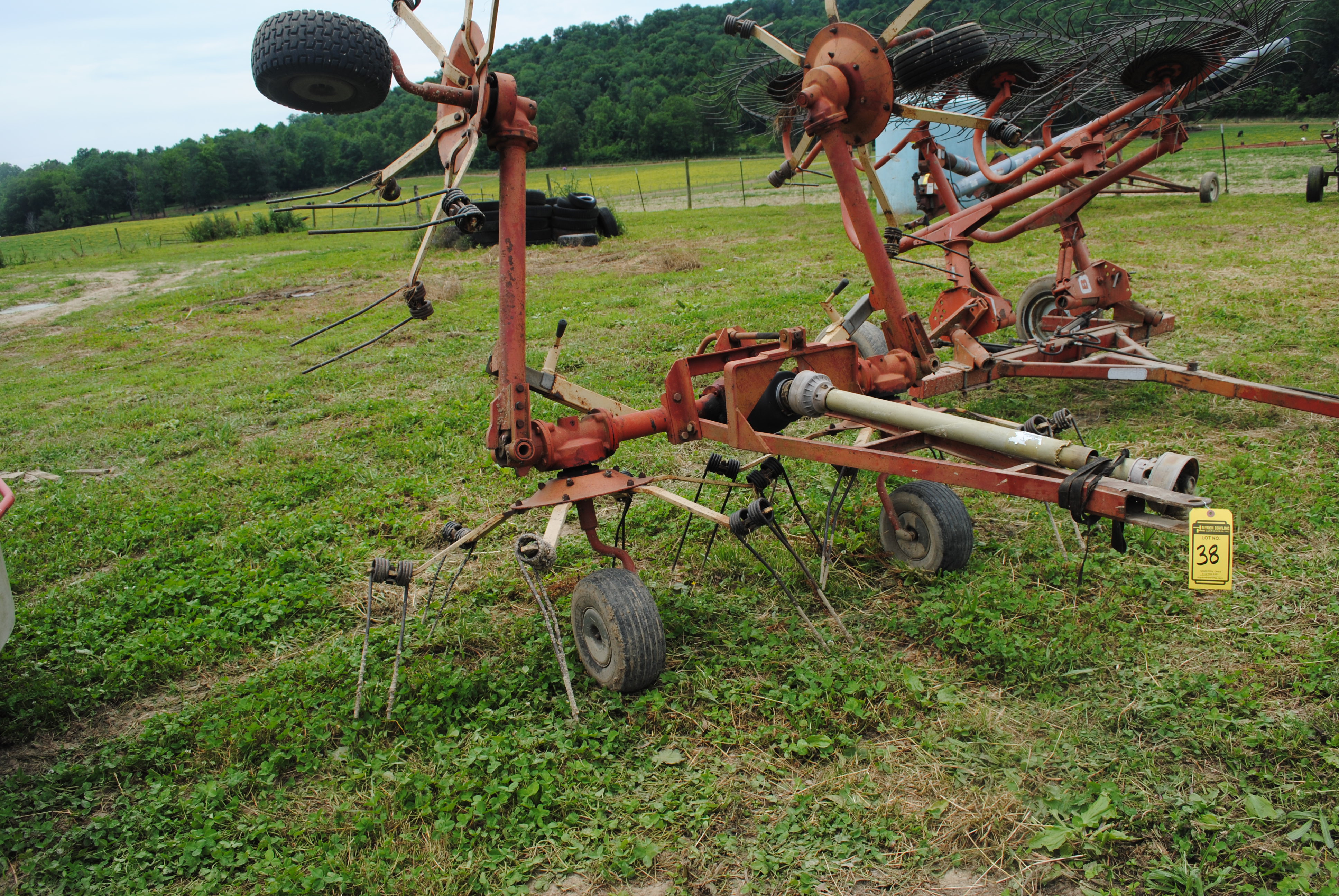 NEW IDEA HAY TEDDER WITH (4) BASKETS