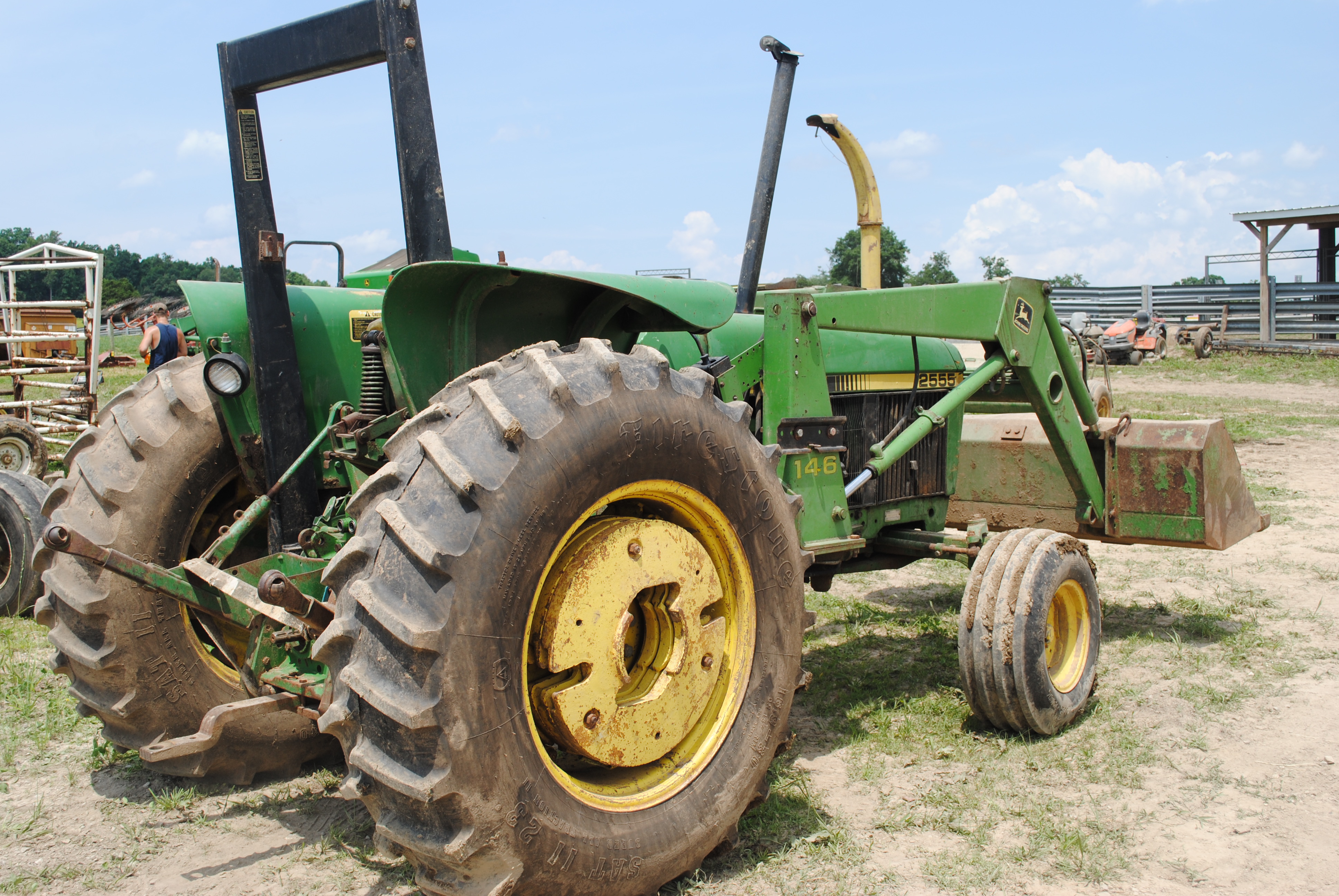 JOHN DEERE 146 TRACTOR; PTO, 8SPEED, 6' BUCKET, WITH FRONT END LOADER