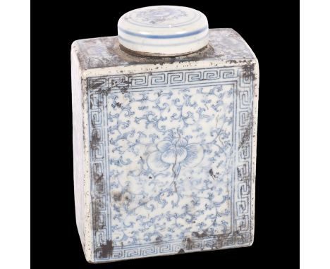 A Chinese blue and white porcelain rectangular tea caddy, H16cm 