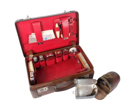A Vintage leather-clad gentleman's vanity case, with contents including a Rolls razor patent no. B497560, and a leather pouch