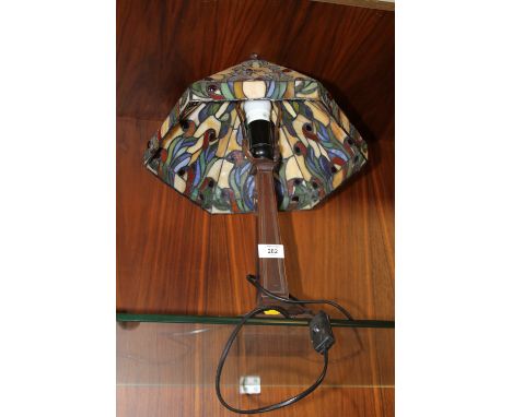 A TIFFANY STYLE TABLE LAMP