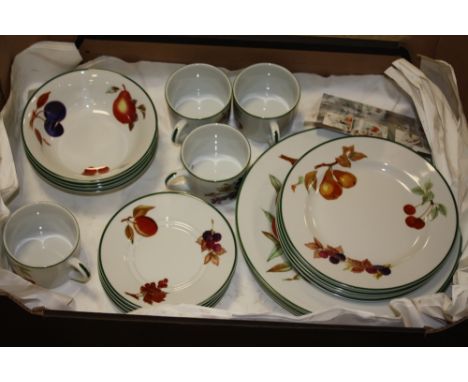 A QUANTITY OF BOXED ROYAL WORCESTER EVESHAM CHINA