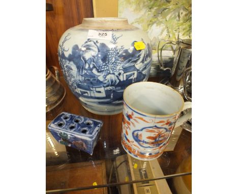 AN ORIENTAL CERAMIC BLUE AND WHITE GINGER JAR MINUS LID, TOGETHER WITH A CERAMIC WATER DROPPER? AND A JAPANESE STYLE MUG (3) 