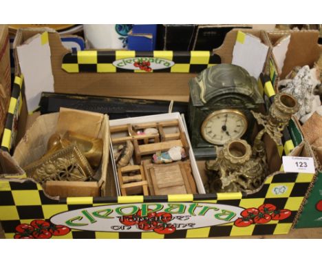 A BOX OF COLLECTABLES TO INCLUDE DOLLS HOUSE FURNITURE TOGETHER WITH A VINTAGE PROJECTOR