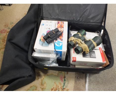 A SUITCASE OF ELECTRICALS ETC. TO INCLUDE A PAIR OF INFRA MINOX 20X75 CAMOUFLAGE BINOCULARS, PRINTER ETC. TOGETHER WITH A SLI