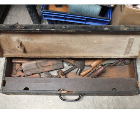 A VINTAGE WOODEN CARPENTERS TOOLBOX PLUS CONTENTS