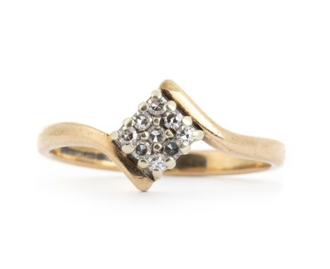 each in nine carat gold, the ring size K 2.75g gross