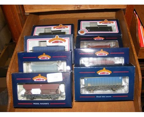 Selection of boxed Bachmann rolling stock 