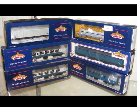 Six boxed Bachmann carriages, etc. 