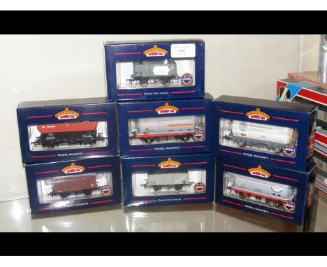 Seven boxed Bachmann rolling stock 