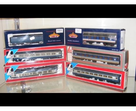 Four boxed Lima and two boxed Bachmann carriages 