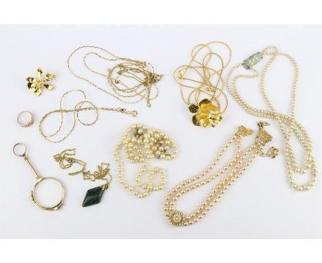 Miscellaneous costume jewellery, including synthetic pearls, two flower pendants, silver ring, silver, jade and marcasite pen