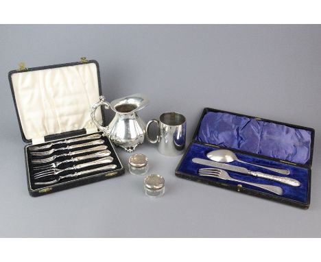 Miscellaneous silver, including a boxed Christening fork, knife and spoon set London hallmark, dated 1902, mm William Hutton 