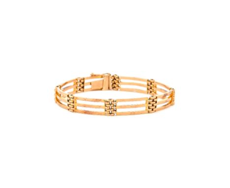 A gold curved bar and oval link gate bracelet, detailed 15 CT, on a snap clasp, length 19cm, weight 15.4 gms. Illustrated. 