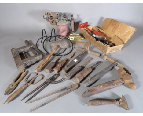 A brass WW1 clinometer and a quantity of Vintage tools, (qty). 