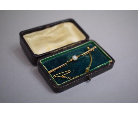 A Pretty 9ct Gold Bar Brooch with Opal Cabochon in Original Leather Mounted Box. 1.7gms 