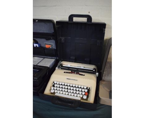 A Vintage Manual Olivetti Lettera 35 Portable Manual Typewriter. 