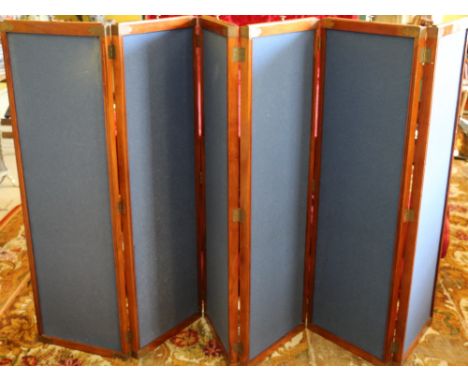 Six-panel Edwardian dressing screen with rising blue baize panels within a mahogany frame, 130cm x 41cm.