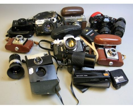 A TRAY OF FILM CAMERAS, including a Canon Coronet QL17, a Voigtlander Vitoret, a Prinzflex TTL, two Kodak Coloursnap 35, a Mi