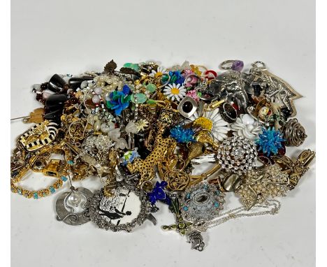 A large collection of costume jewellery including paste pearl necklaces, bead necklaces, enamelled daisy brooch, paste circul