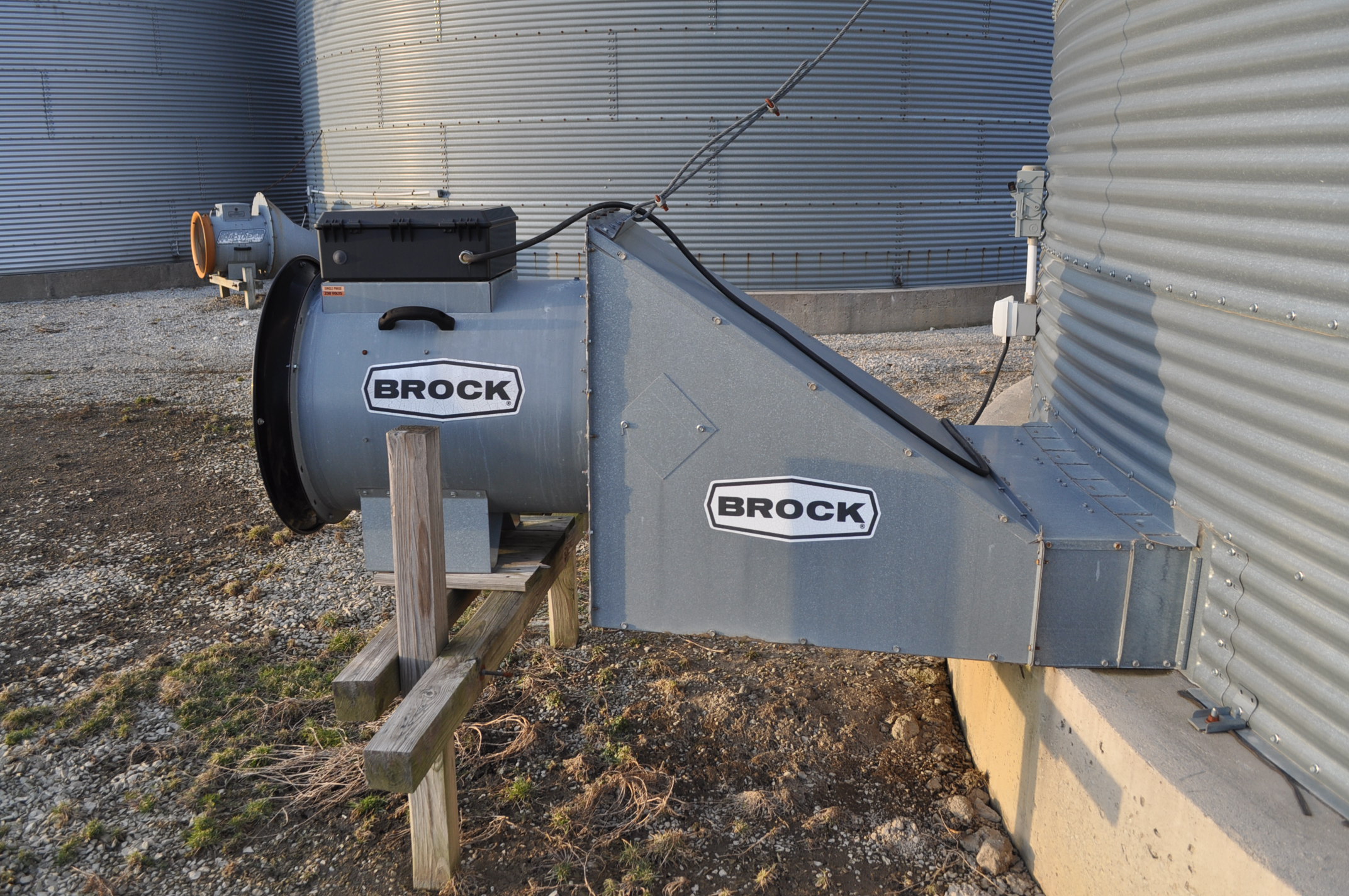 36’ Brock 25,000 bu. grain bin, roof auger, bin fan, 30 day removal, Buyer is responsible for all