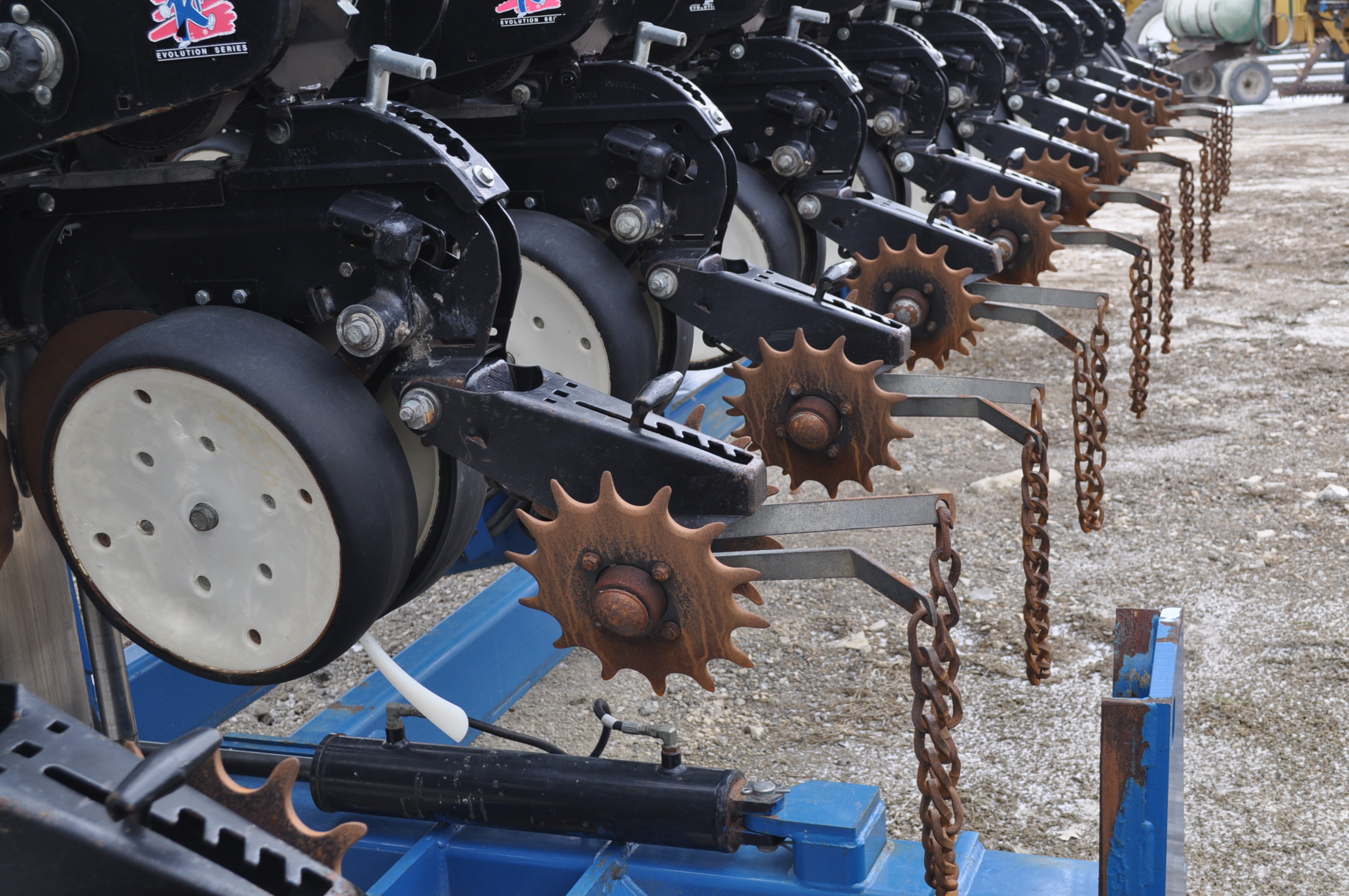 40’ Kinze 3600 16/31 row planter, Notill coulter, Martin spike closing